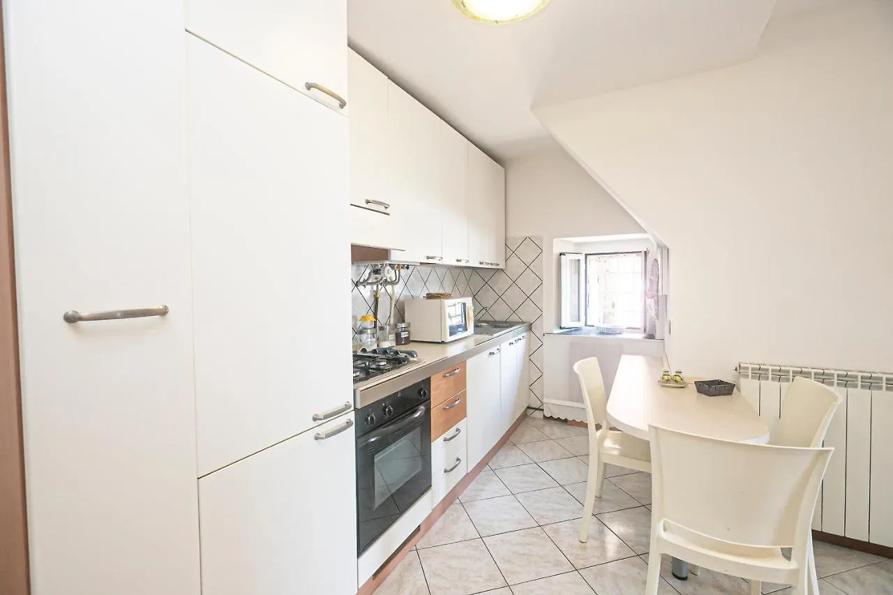 Real Italian Estate - Sea Haven Apartment Genoa