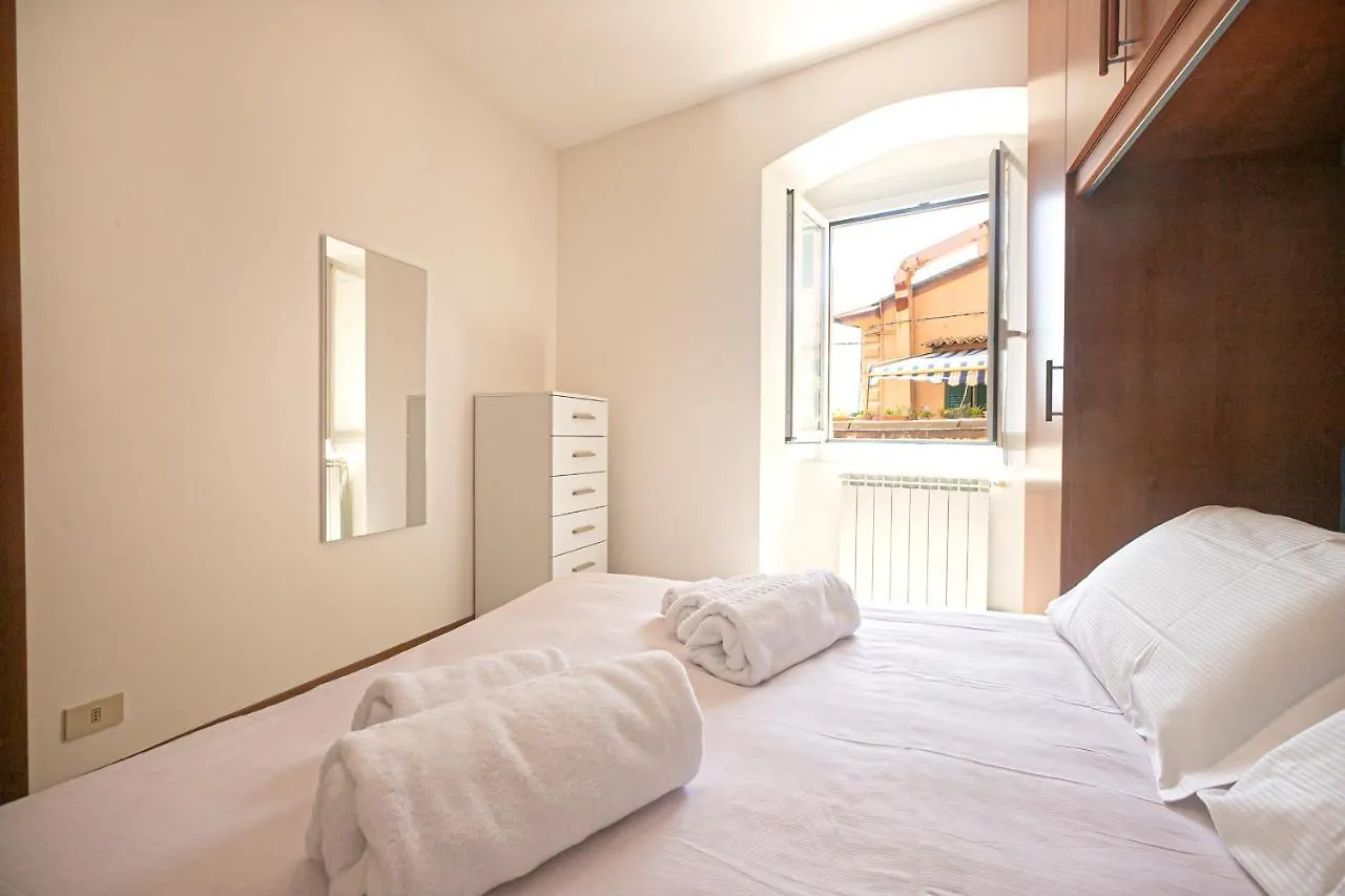 Real Italian Estate - Sea Haven Apartment Genoa