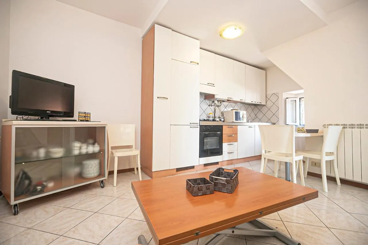 Real Italian Estate - Sea Haven Apartment Genoa