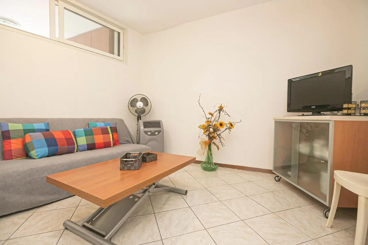 Real Italian Estate - Sea Haven Apartment Genoa
