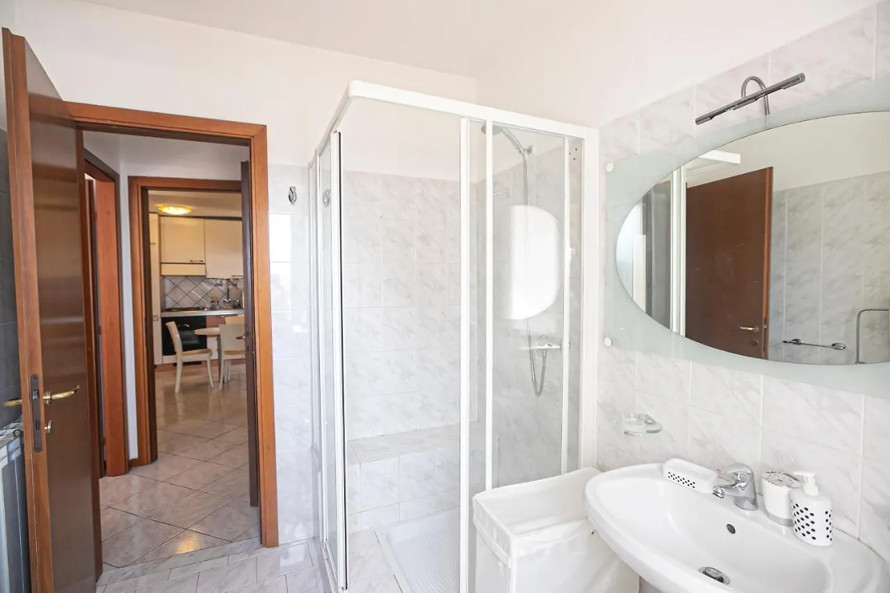 Real Italian Estate - Sea Haven Apartment Genoa